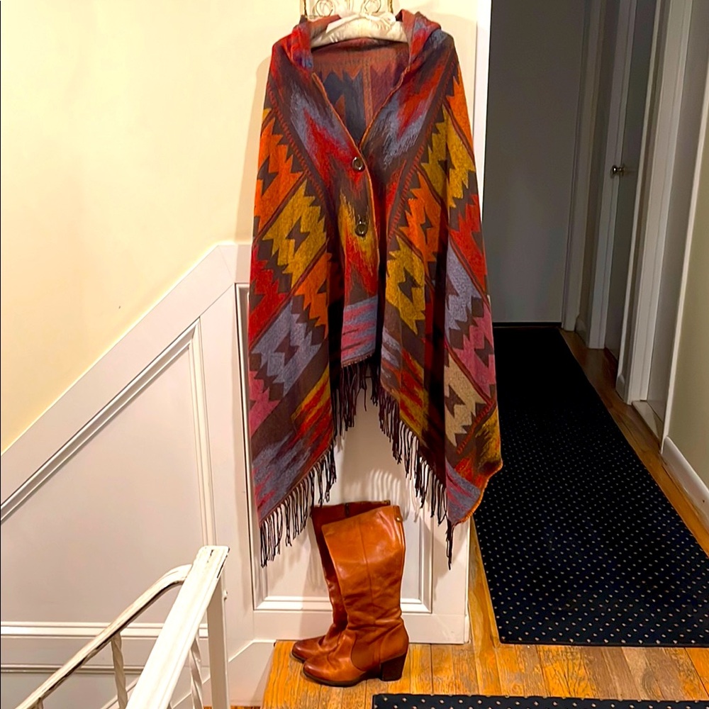 Clark’s tan leather boots, SZ 11M, w/a matching Southwestern poncho coat jacket